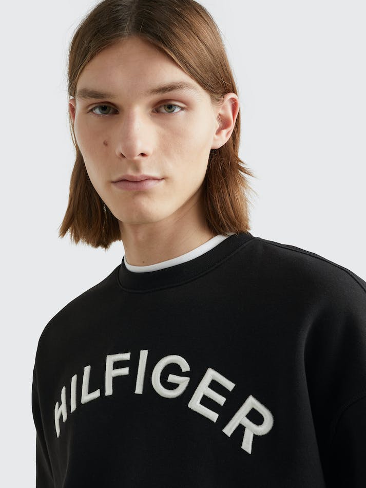 Tommy Hilfiger Arched Logo Archive Fit Men's Sweatshirt Black | vGVWEO6xVZAh