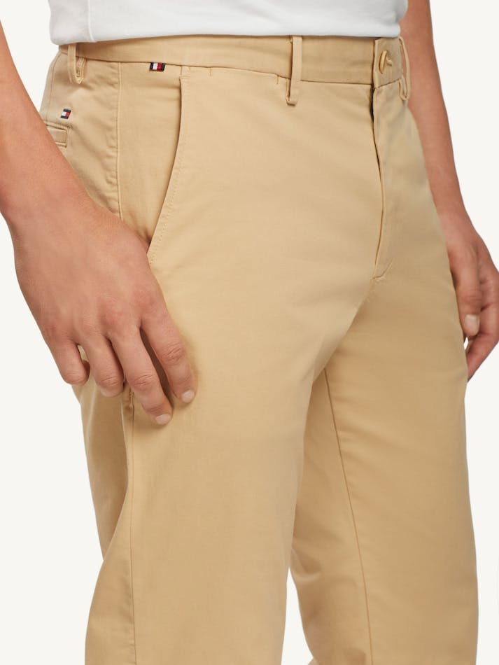 Tommy Hilfiger Denton 1985 Straight Fit Men's Chino Pants Clayed Pebble | qmWGBpj4pnsT