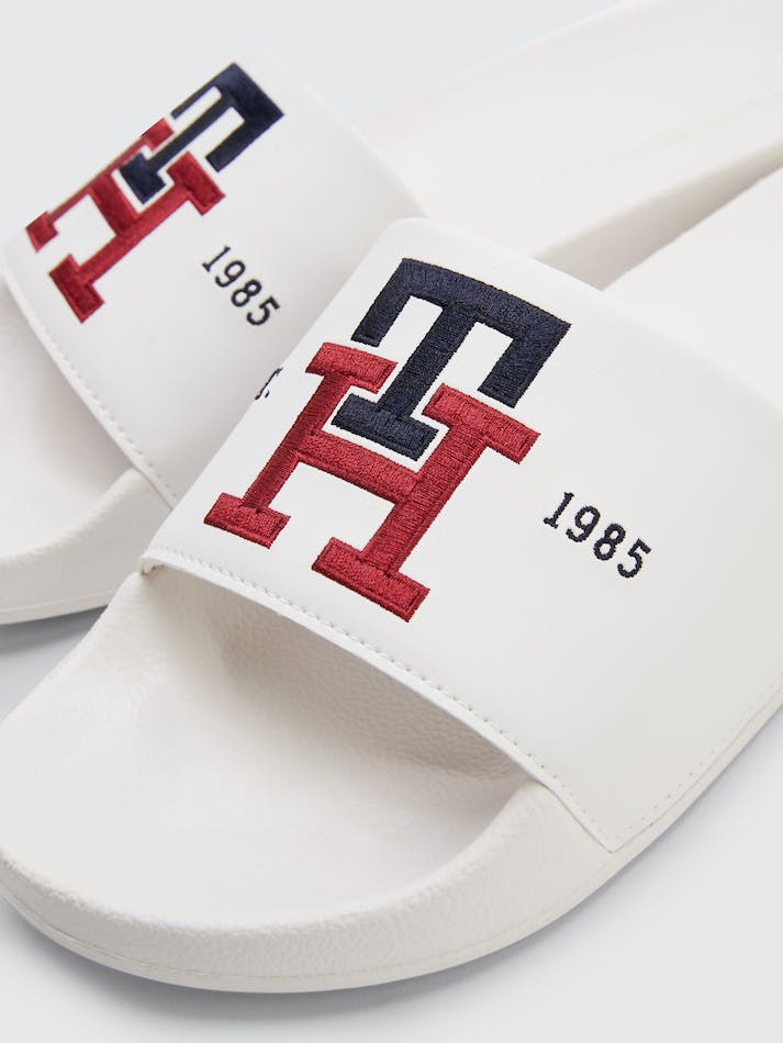 Tommy Hilfiger Embroidery Pool Men's Slides White | 4OMcGG8a79Jf