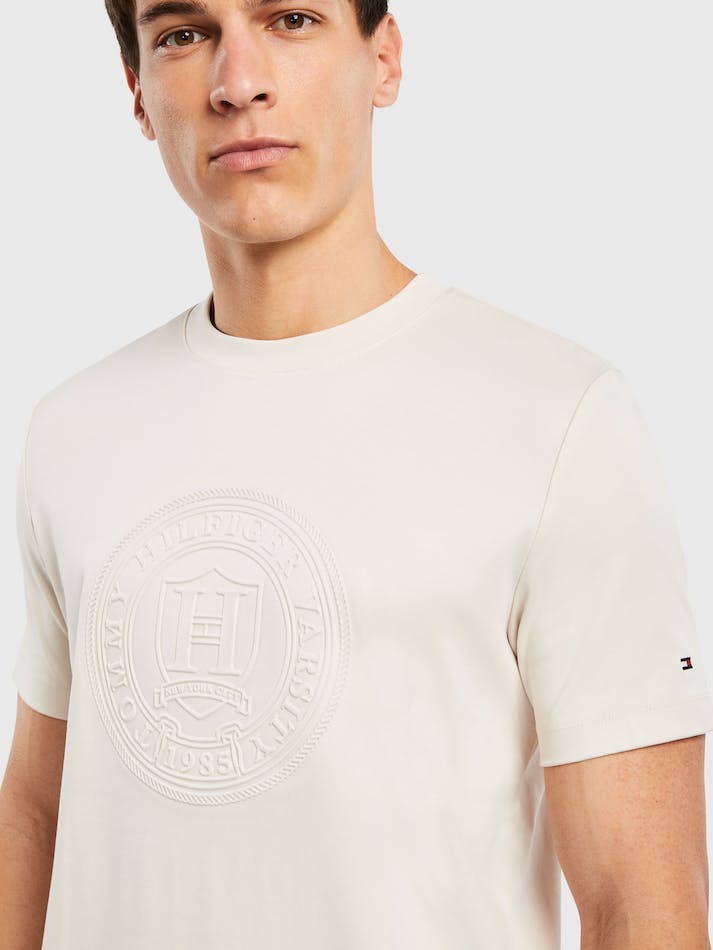 Tommy Hilfiger Icon Embossed Men's T Shirts White | 55AQb9sBOqVK