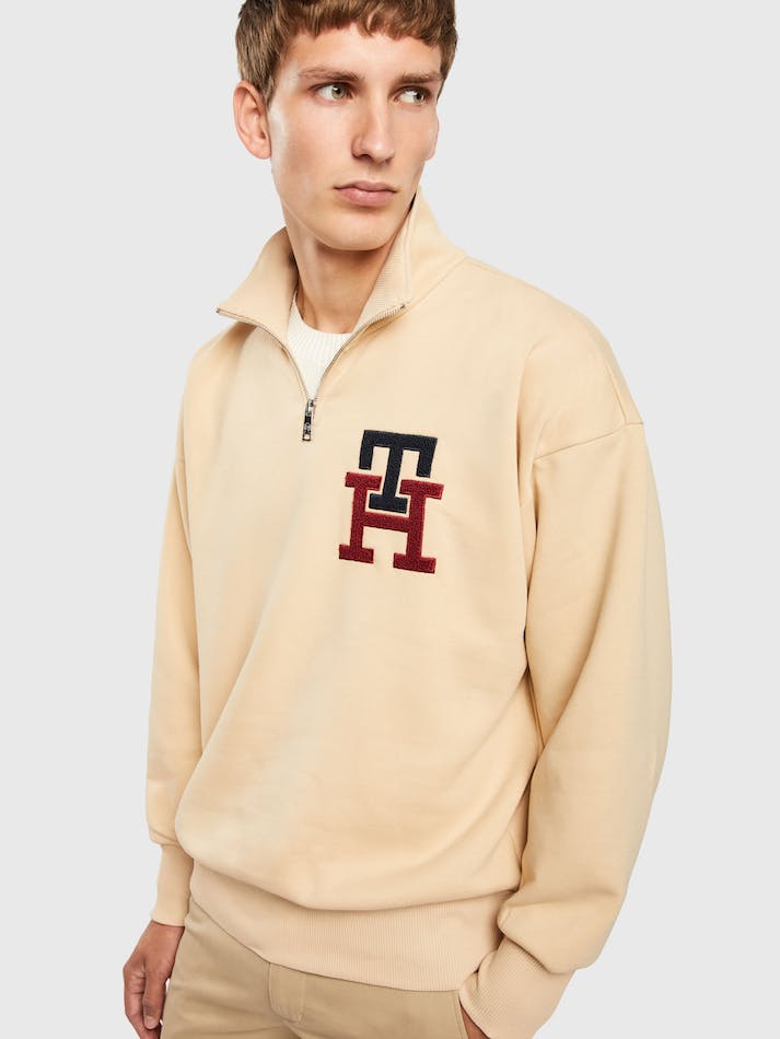 Tommy Hilfiger Monogram Applique Half-Zip Men's Sweatshirt Beige | XrcY9BxrM6cv