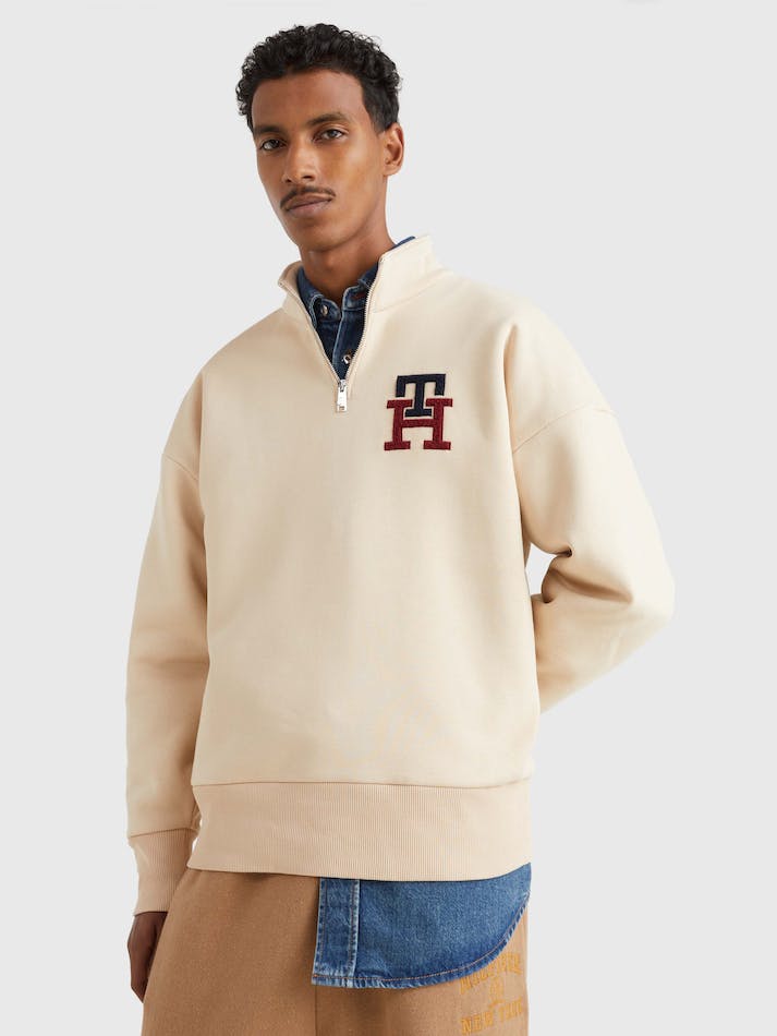 Tommy Hilfiger Monogram Applique Half-Zip Men's Sweatshirt Beige | XrcY9BxrM6cv