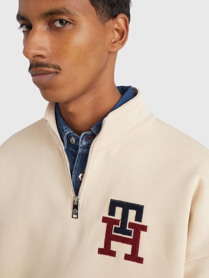 Tommy Hilfiger Monogram Applique Half-Zip Men's Sweatshirt Beige | XrcY9BxrM6cv