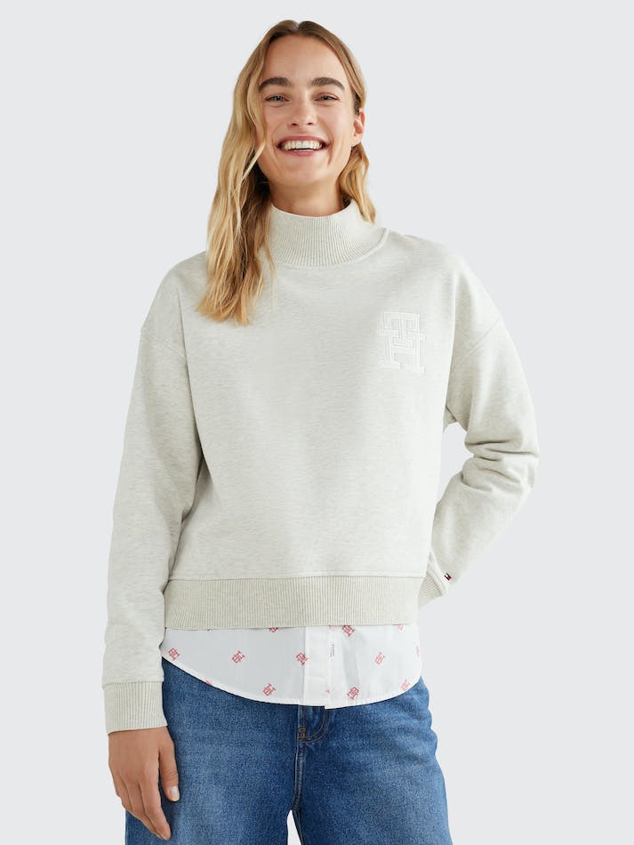 Tommy Hilfiger Monogram Applique Relaxed Mock Turtleneck Women's Sweatshirt Heathered Oatmilk | 61r1r9nXPArd