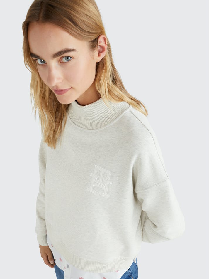 Tommy Hilfiger Monogram Applique Relaxed Mock Turtleneck Women's Sweatshirt Heathered Oatmilk | 61r1r9nXPArd