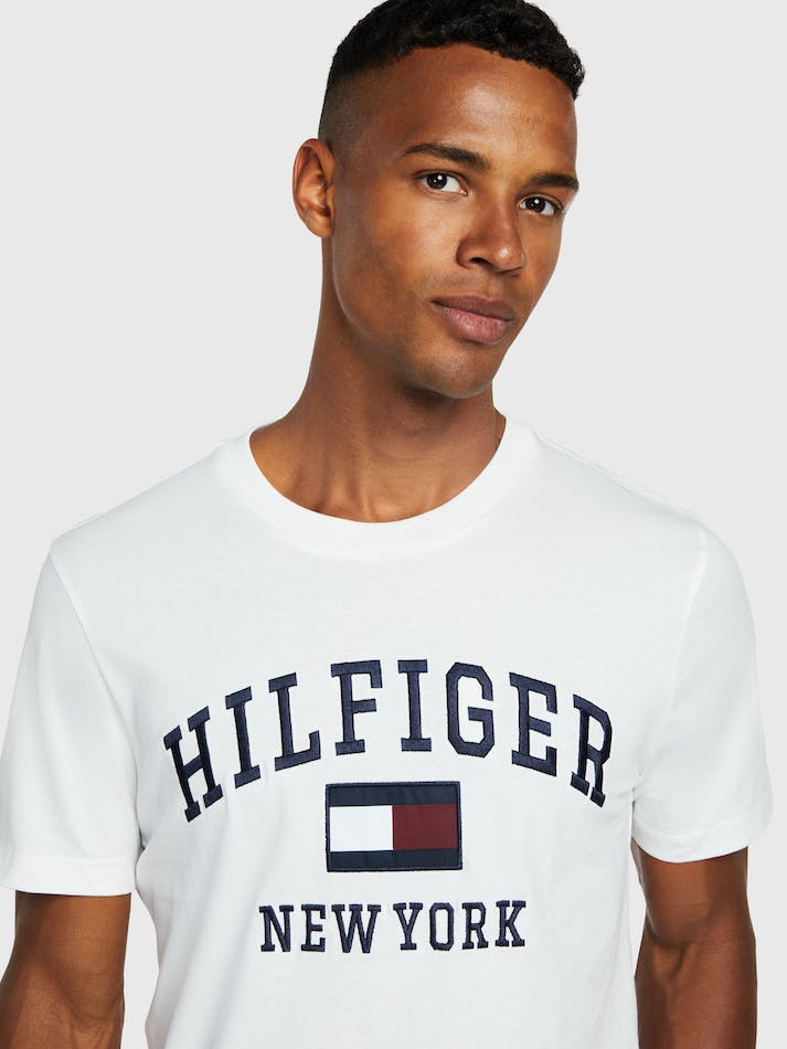 Tommy Hilfiger Outline Men's T Shirts White | Pnjwpka8EIx4